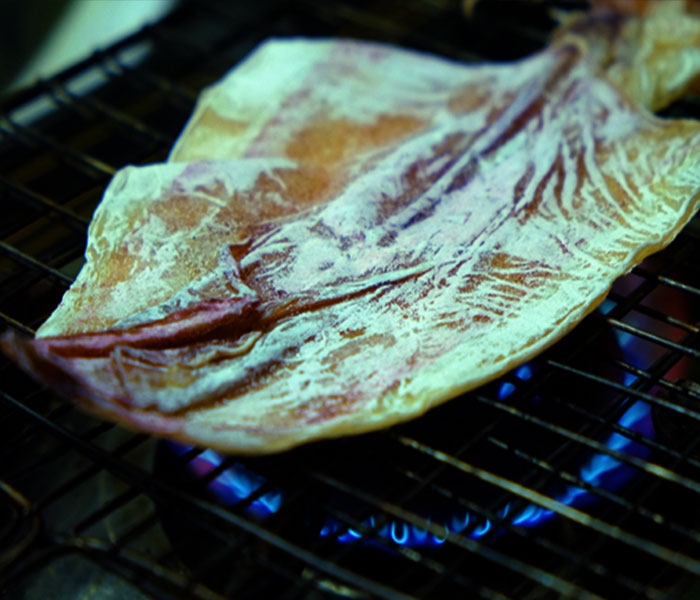 Cách nướng mực khô bằng bếp ga (Ảnh 2)