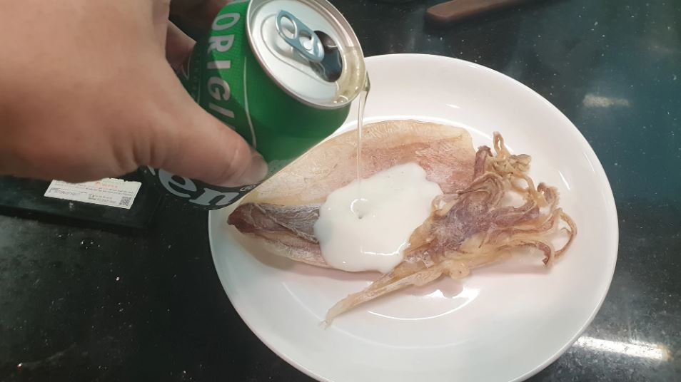 Cách nướng mực khô bằng bếp ga (Ảnh 4)