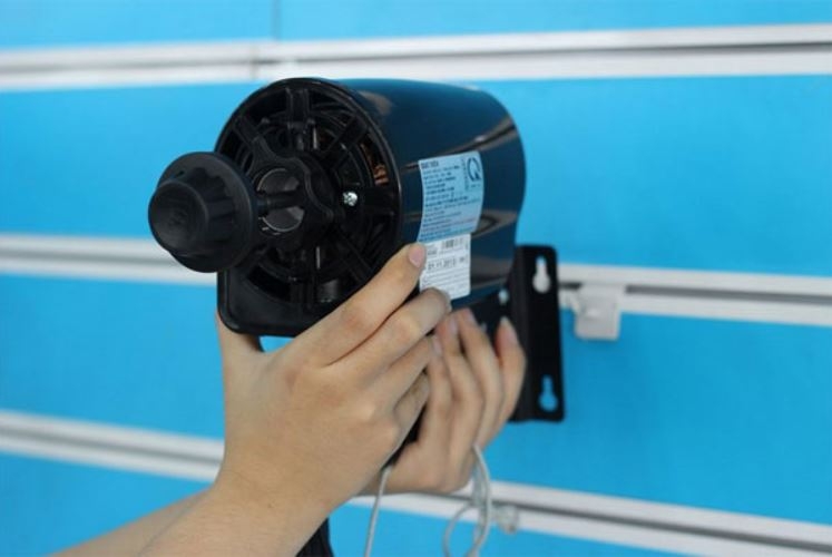 Cách lắp quạt treo tường bước 1