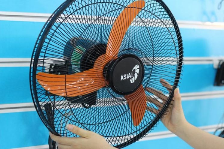 Cách lắp quạt treo tường bước 5