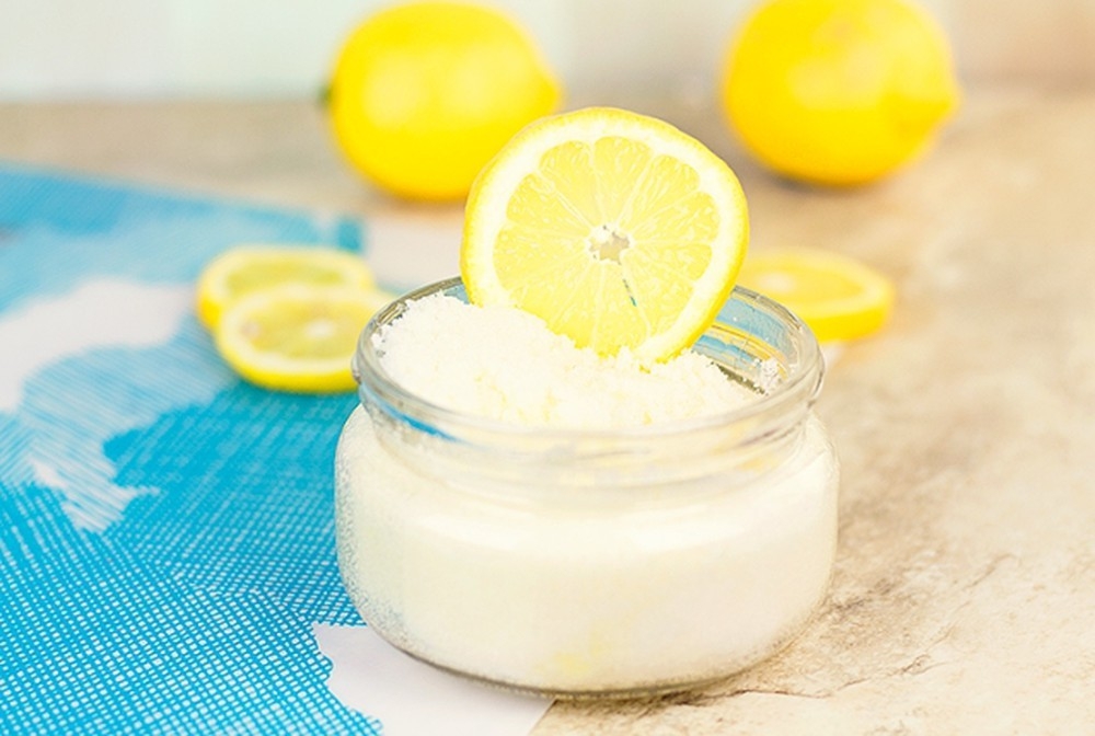 Tẩy cặn canxi bằng chanh và muối