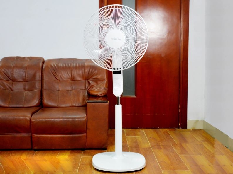 top quạt Toshiba gồm Toshiba F-LSA20(W)VN