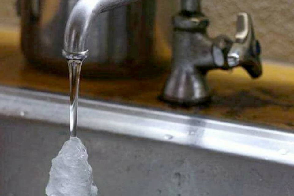 Rút điện máy lọc nước khi nước quá nóng hoặc quá lạnh