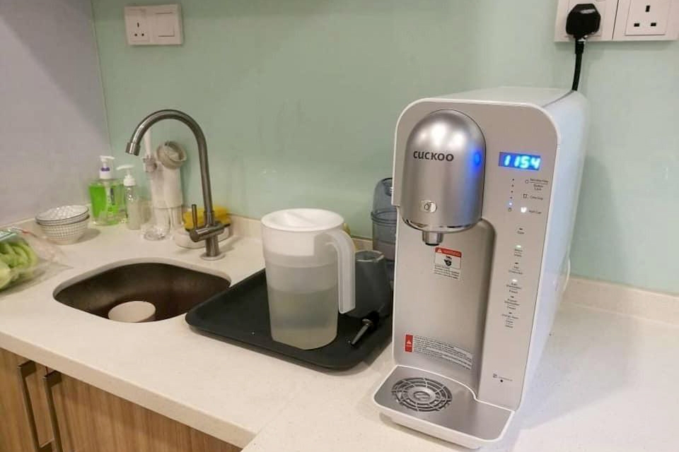 có nên rút điện máy lọc nước không