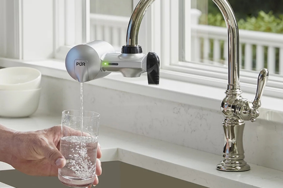 So sánh máy lọc nước lắp tại vòi và máy lọc nước truyền thống về cơ chế hoạt động