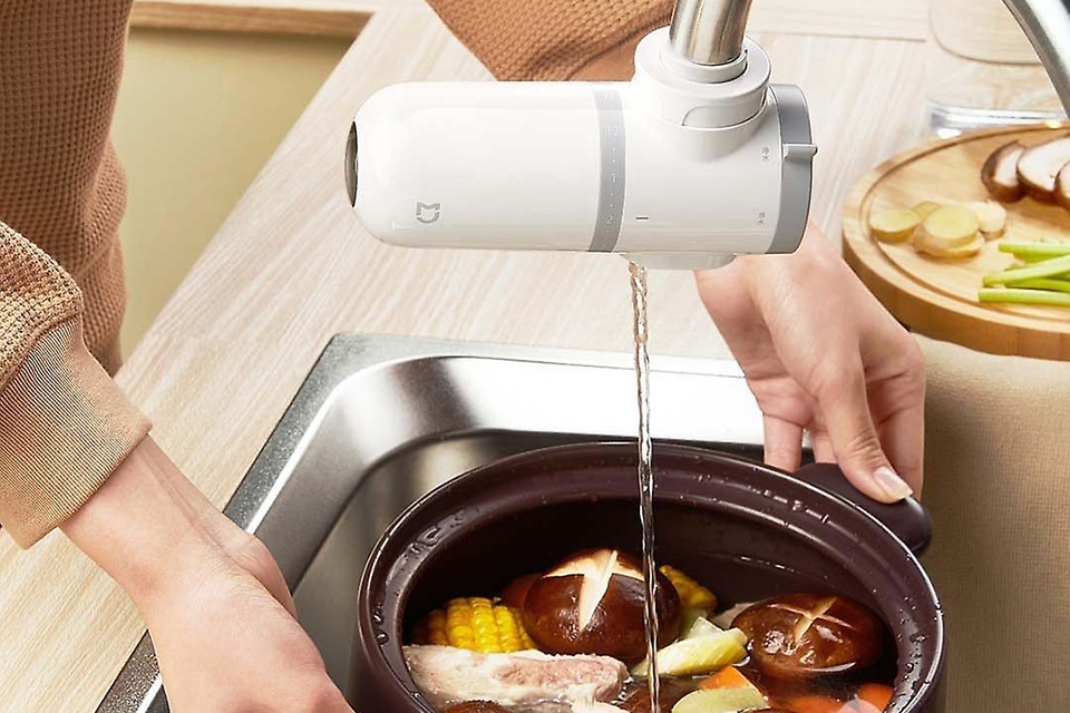 So sánh máy lọc nước lắp tại vòi và máy lọc nước truyền thống về hiệu suất lọc