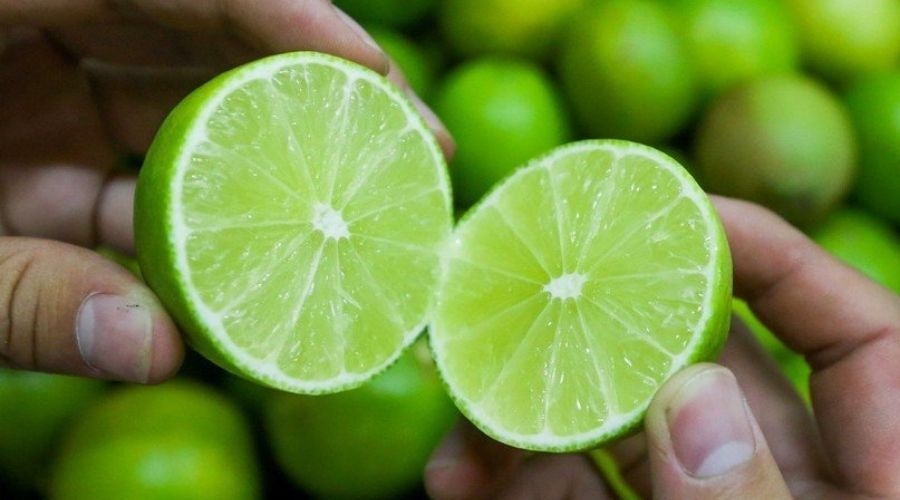 Tẩy nhanh vết rỉ sét trên bếp ga với chanh tươi