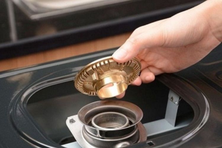 Xử lý bếp ga nhỏ lửa