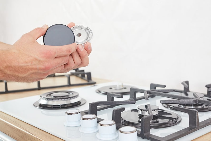 Làm sạch đầu đốt cần thận trọng vì nó là bộ phận quan trọng của bếp ga