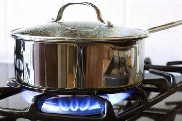 Nguyên nhân nấu bếp ga bị đen nồi (Ảnh 2)