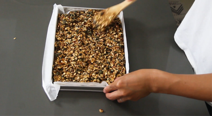 Hướng dẫn làm bánh Granola bar không cần lò nướng đơn giản, dễ thực hiện