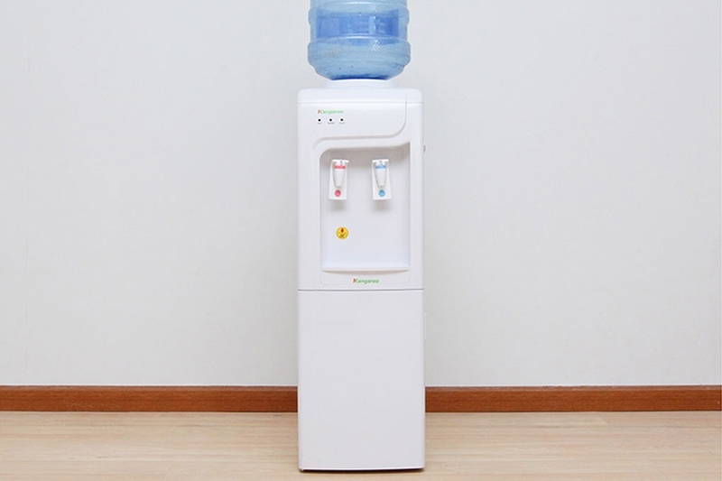 So sánh cây nước nóng lạnh và máy lọc nước nóng lạnh về thiết kế và kích thước