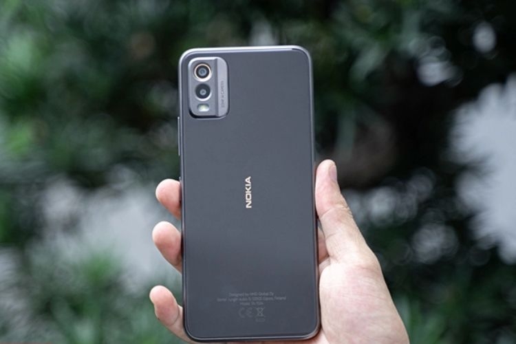 Nokia C32 thiết kế tinh tế và bền bỉ