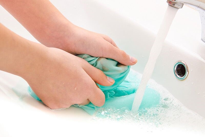 5 bước giữ gìn đồ làm từ vải lụa luôn mới 6