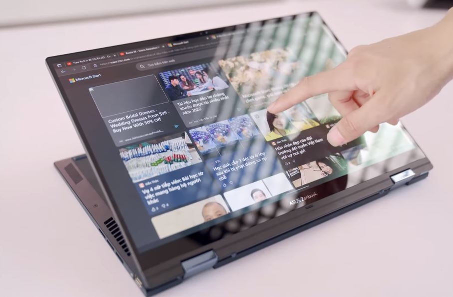 Laptop gập 360 màn hình cảm ứng (Ảnh 2)