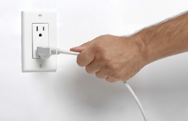 Thử đổi chiều phích cắm