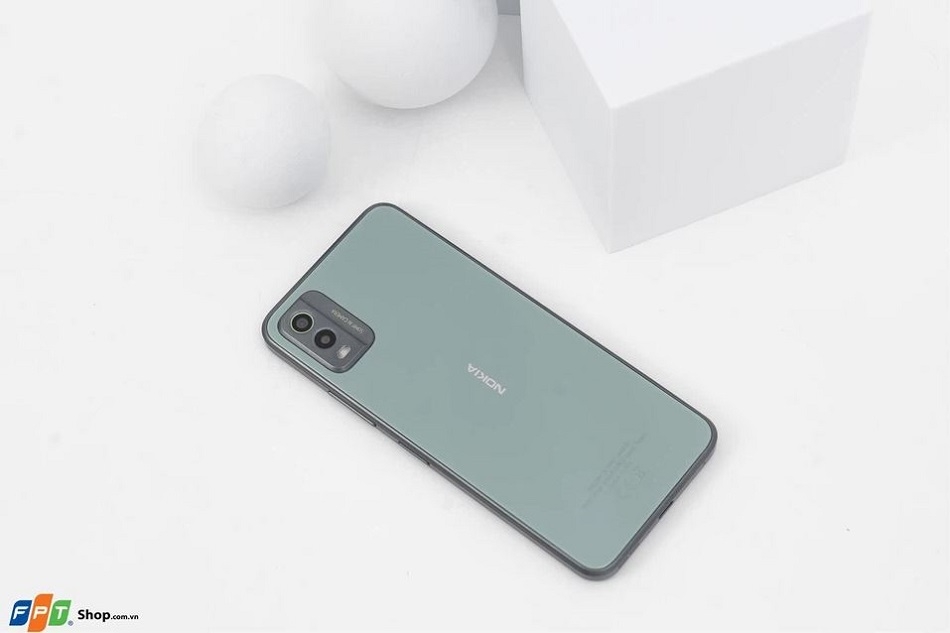 trên tay Nokia C32