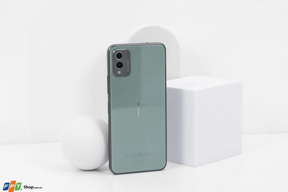 trên tay Nokia C32