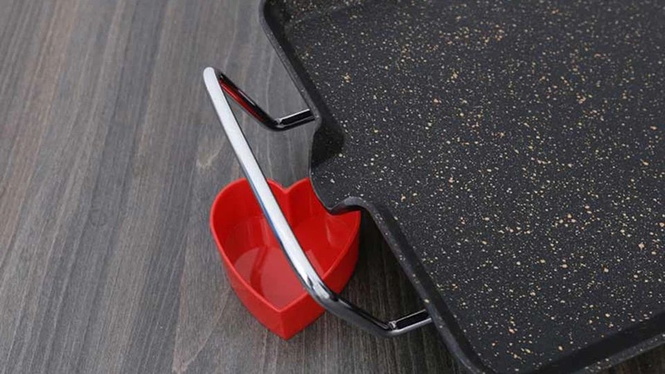 Khe thoát dầu trên bếp nướng điện Kangaroo KG699G