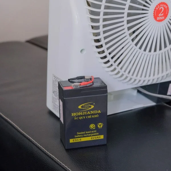 thay pin quạt tích điện - hình 1