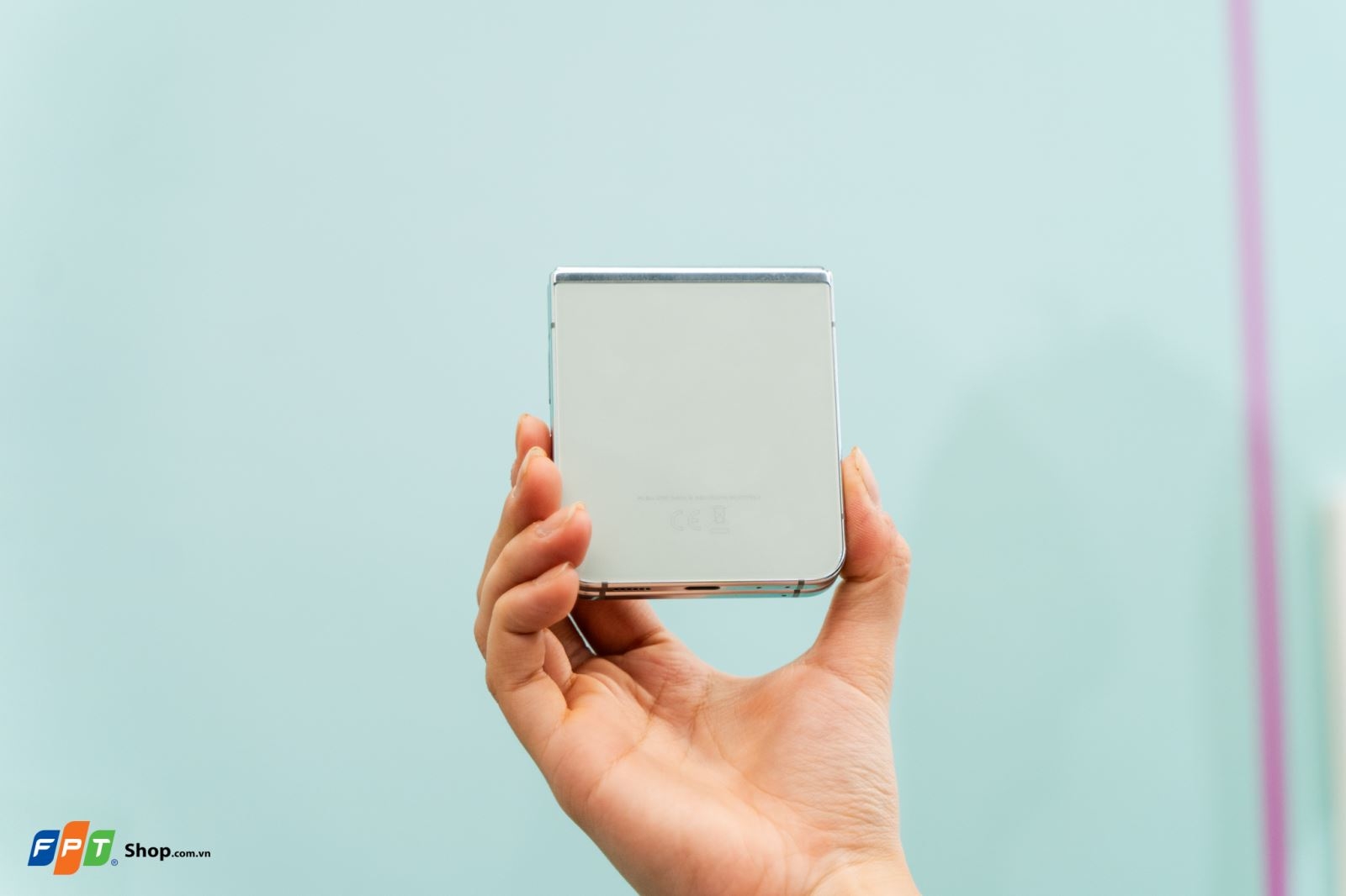 Samsung Galaxy Z Flip5 ra mắt: Màn hình ngoài lớn, bản lề không kẽ hở, giá từ 25.99 triệu đồng