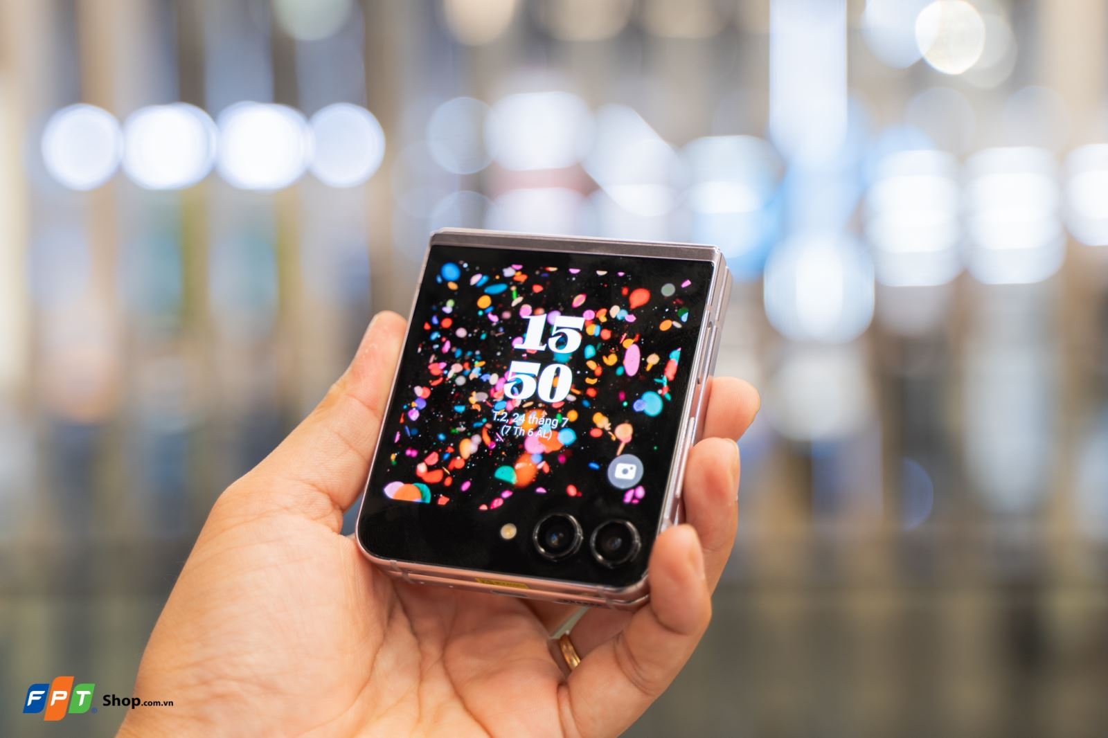 Có nên mua Galaxy Z Flip5 không? Đây là 5 lý do bạn nên "chốt đơn" điện thoại ngay