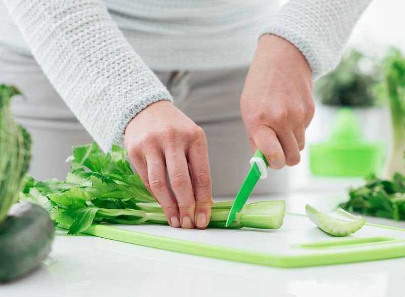 Cách làm nước ép cần tây bằng máy ép (Ảnh 2)