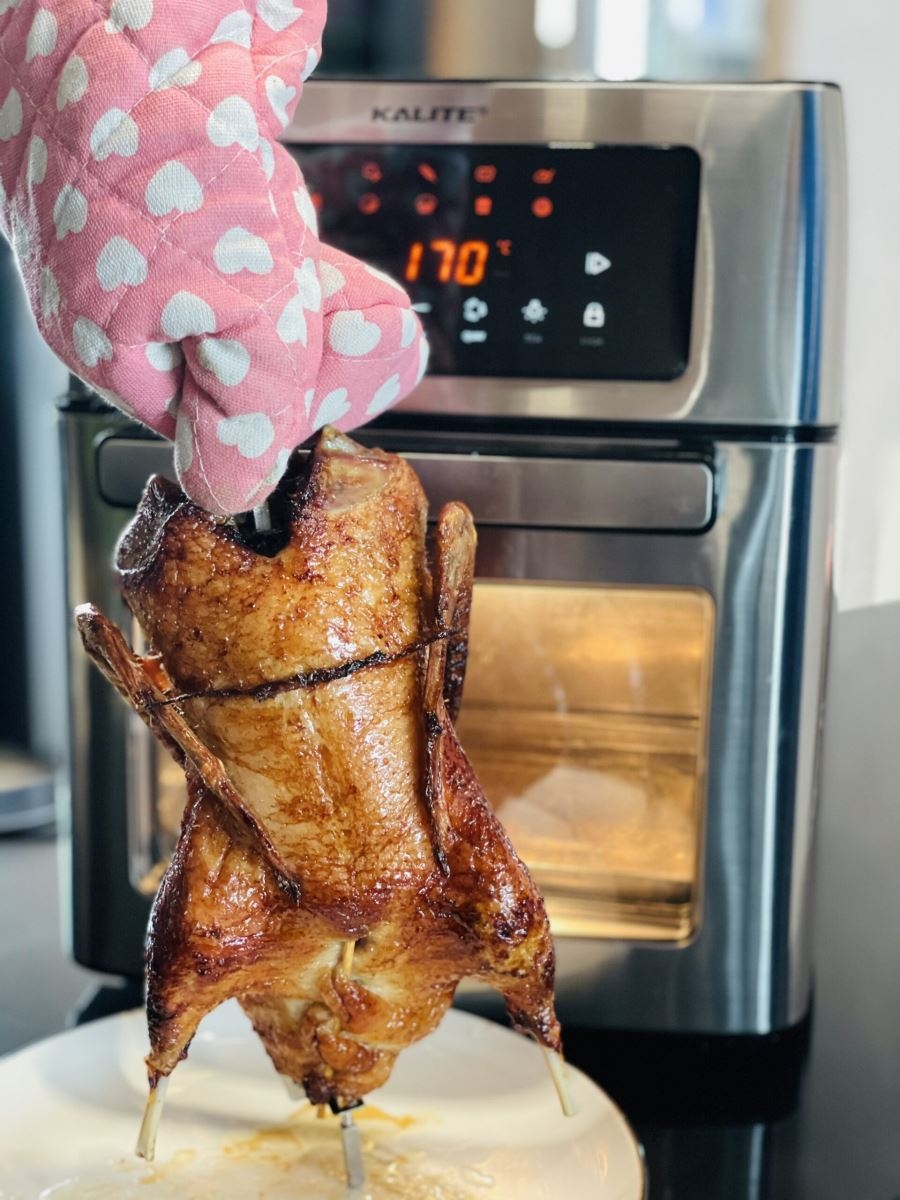 Cách làm vịt quay bằng nồi chiên không dầu (Ảnh 1)