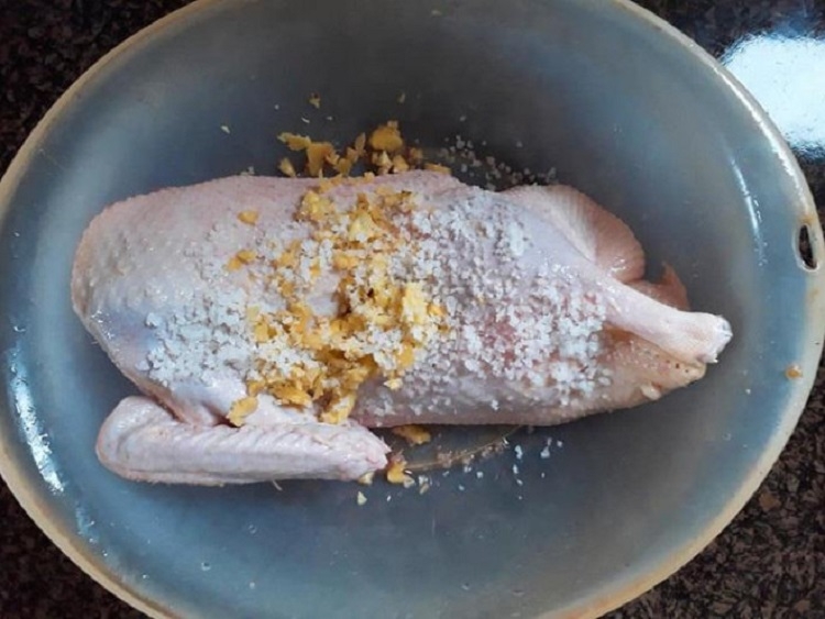 Cách làm vịt quay bằng nồi chiên không dầu (Ảnh 3)