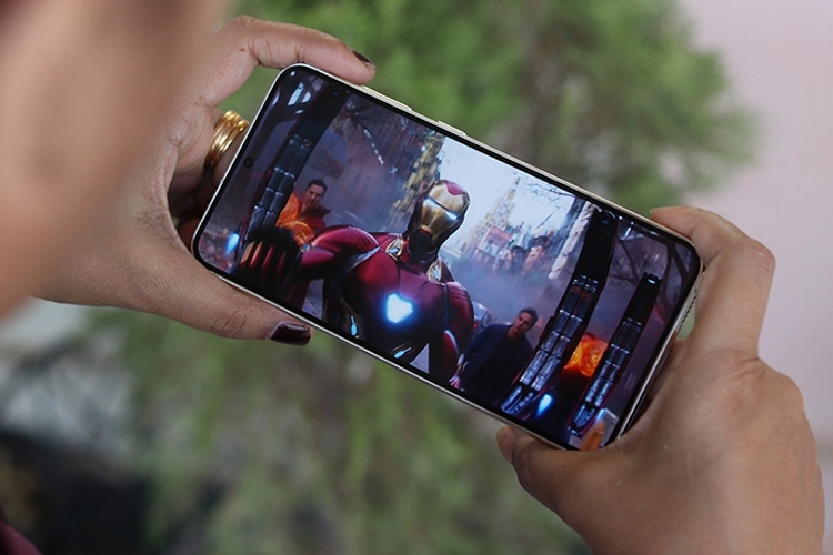 Samsung Galaxy S24 và Galaxy S24+ sẽ có màn hình LTPO, viền mỏng hơn
