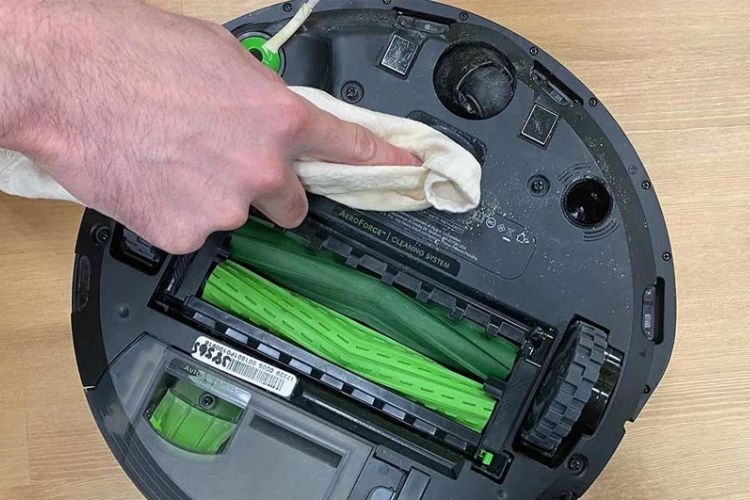 Cách vệ sinh robot hút bụi (Ảnh 2)