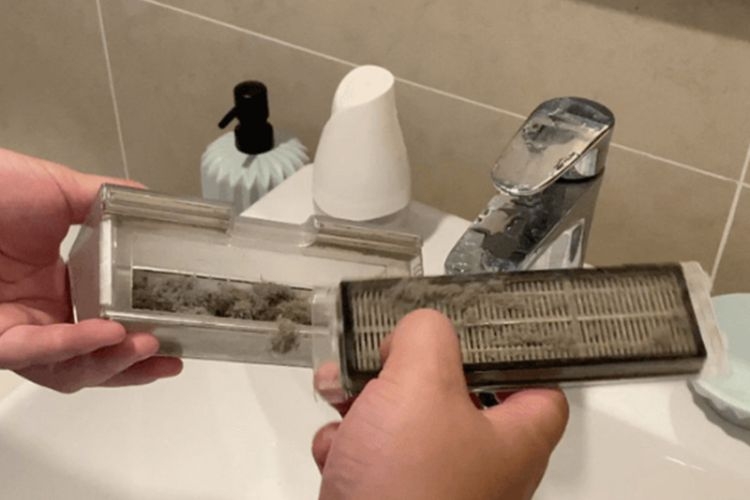 Cách vệ sinh robot hút bụi (Ảnh 4)