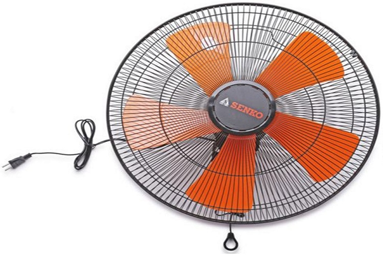 quạt treo tường bị đứt dây giật - ảnh 1