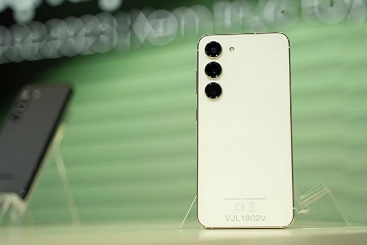 So sánh Galaxy Z Flip5 và Galaxy S23 (ảnh 2)
