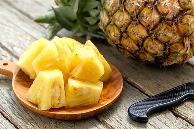 Cách làm nước ép dứa bằng máy xay sinh tố (Hình 3)