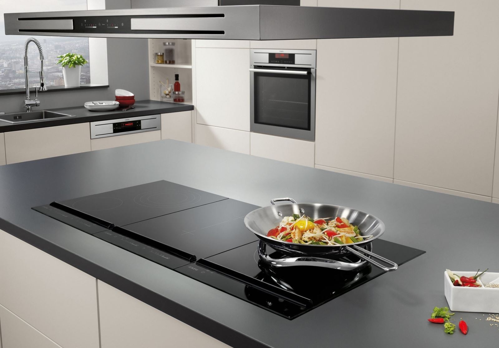 Bếp từ báo lỗi E3 cho biết nguồn điện sử dụng có vấn đề cần xử lý