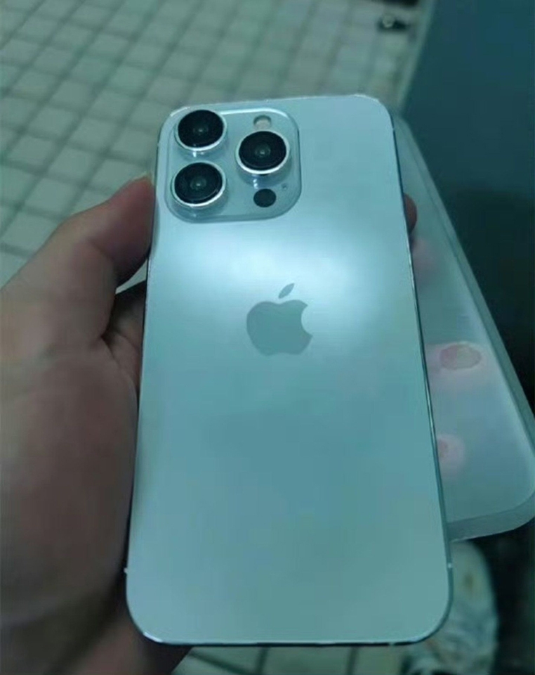 Ảnh thực tế iPhone 15 Pro (ảnh 1)