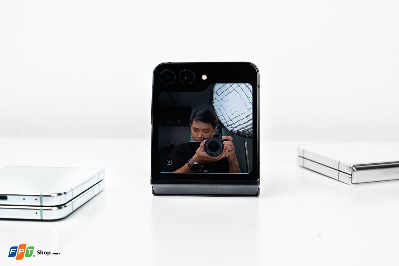 So sánh Samsung Galaxy Z Flip5 và OPPO Find N2 Flip: Siêu phẩm nào đáng mua hơn?