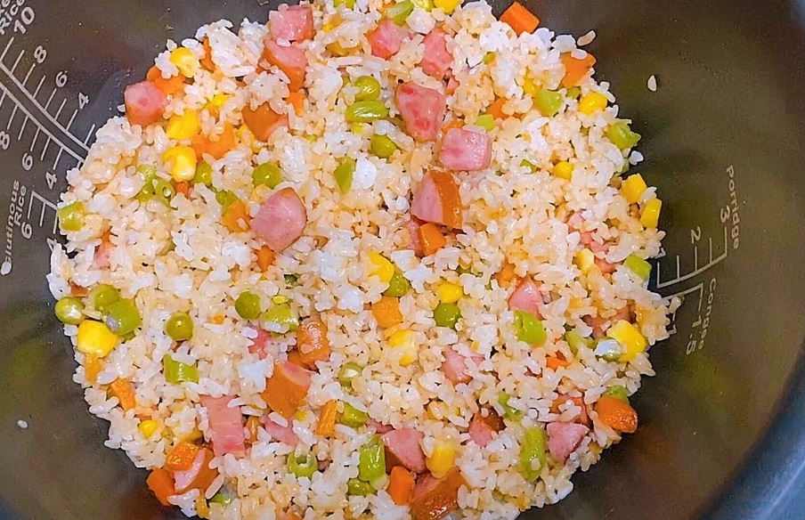 cách làm cơm trộn thập cẩm bằng nồi cơm điện
