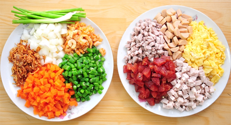 cách làm cơm trộn thập cẩm bằng nồi cơm điện