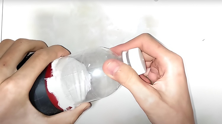 Cách hút bụi bằng máy sấy tóc (Ảnh 2)
