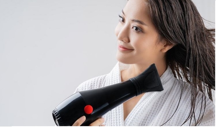 Có nên dùng máy sấy tóc không (Ảnh 2)