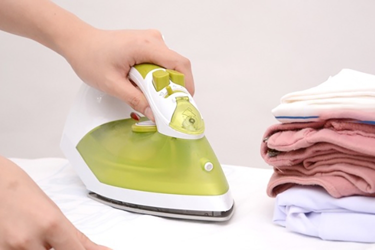 Bàn ủi hơi nước có ủi khô được không (Hình 5)