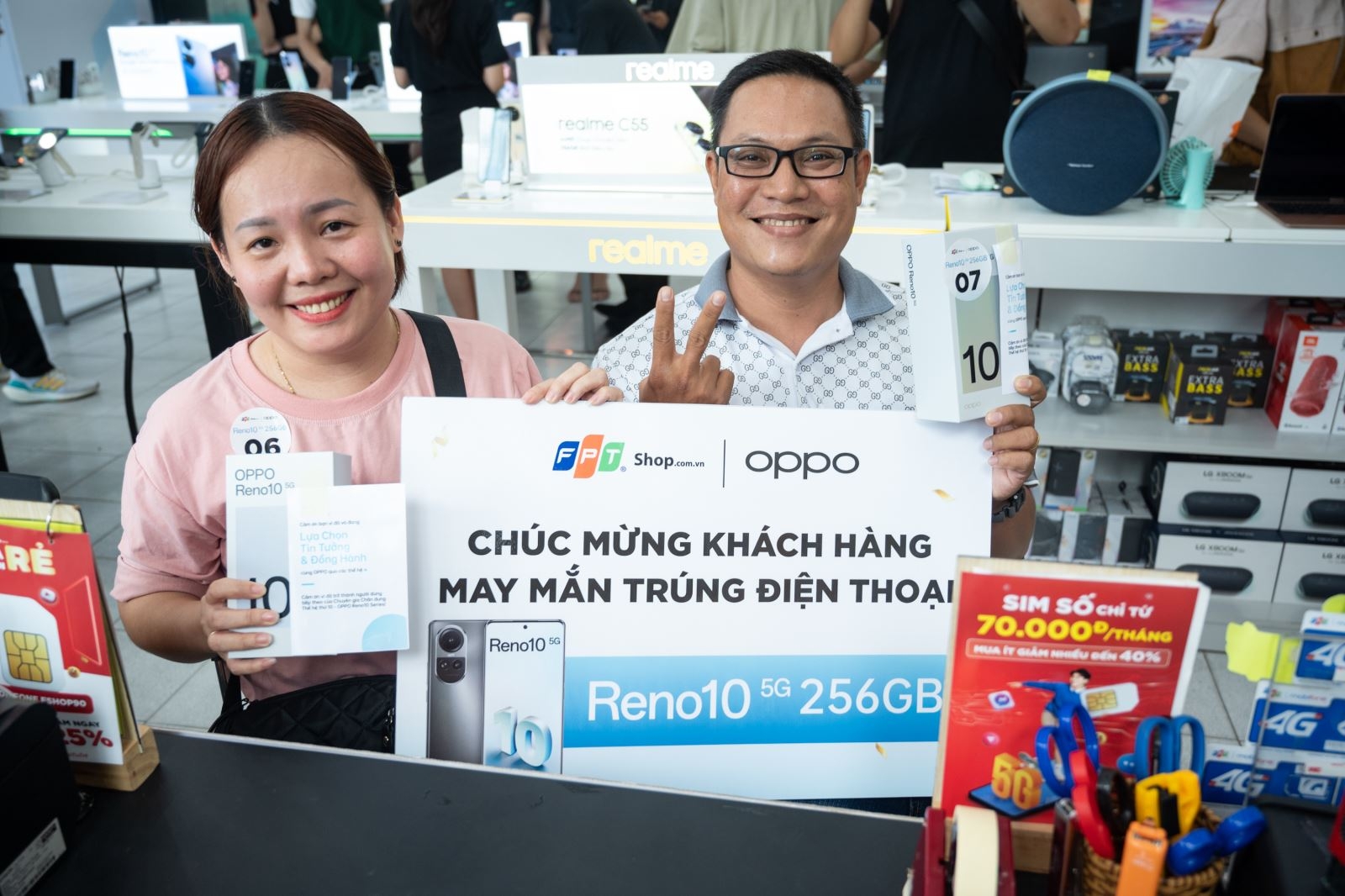 Toàn cảnh sự kiện mở bán OPPO Reno10 5G tại FPT Shop, tặng nhiều quà giá trị cho người dùng