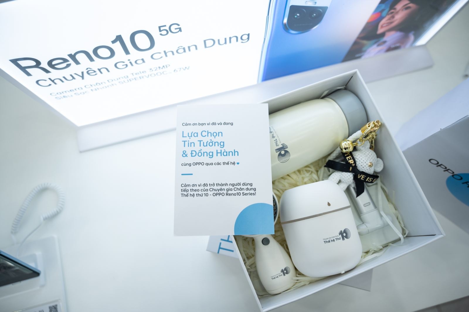 Toàn cảnh sự kiện mở bán OPPO Reno10 5G tại FPT Shop, tặng nhiều quà giá trị cho người dùng