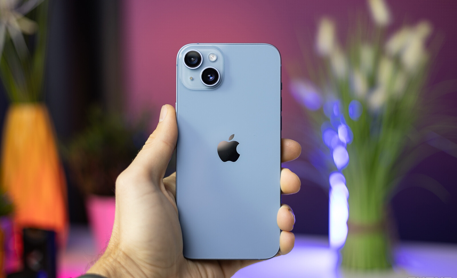 So sánh Xiaomi 13 và iPhone 14 Plus (ảnh 2)