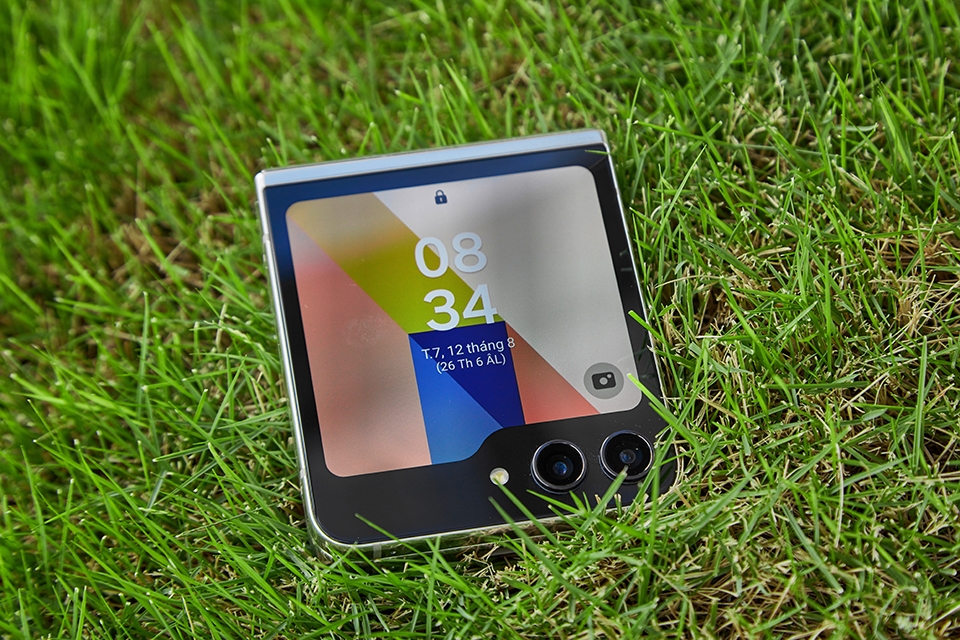 Hai tuần trải nghiệm Samsung Galaxy Z Flip5: Flex Window có gì hay để “Flex”? 2