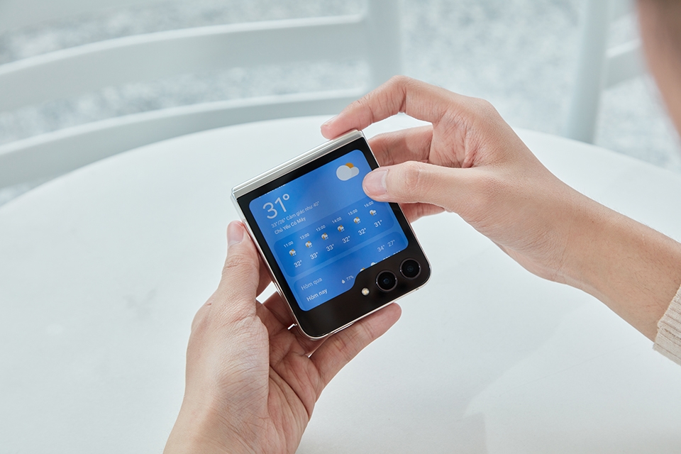 Hai tuần trải nghiệm Samsung Galaxy Z Flip5: Flex Window có gì hay để “Flex”? 5