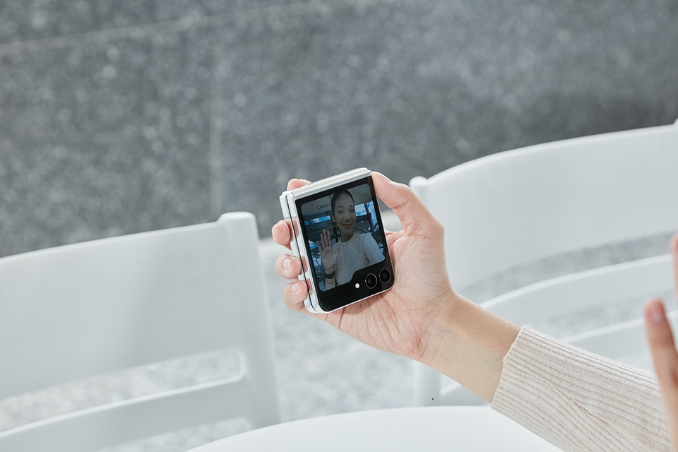 Hai tuần trải nghiệm Samsung Galaxy Z Flip5: Flex Window có gì hay để “Flex”? 20