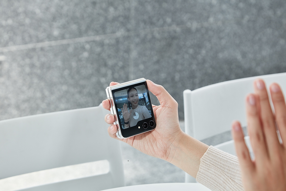 Hai tuần trải nghiệm Samsung Galaxy Z Flip5: Flex Window có gì hay để “Flex”? 30